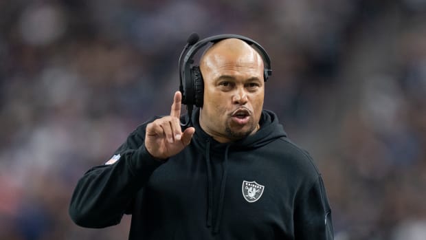 Raiders interim coach Antonio Pierce